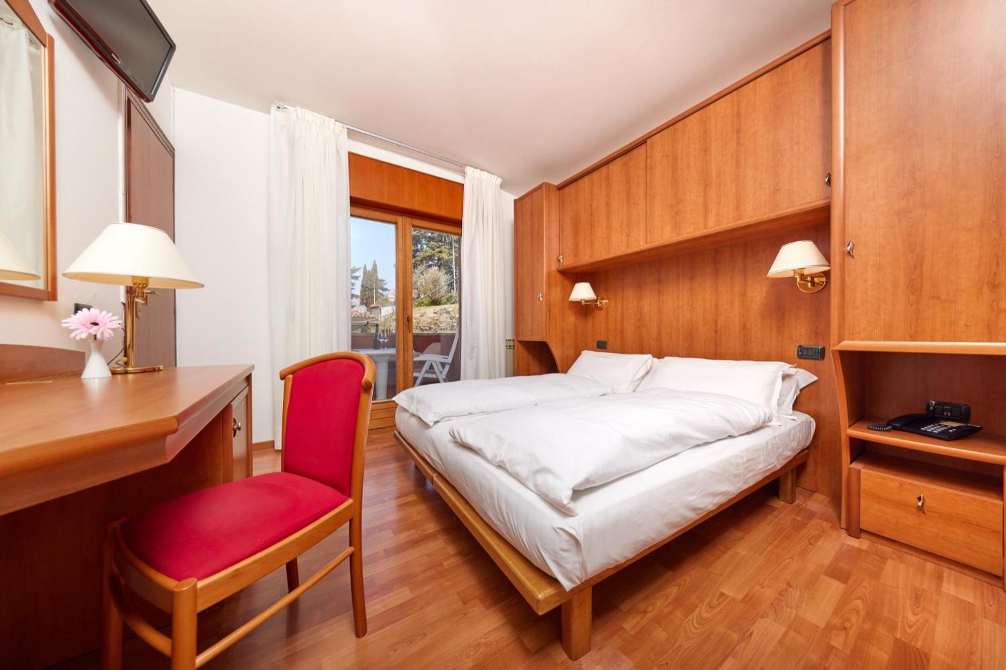 Beach Hotel Rosa Мальчезине Экстерьер фото